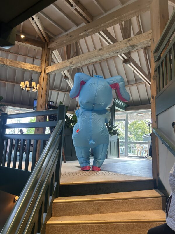 Le Lapin de Pâques visite notre Club House !