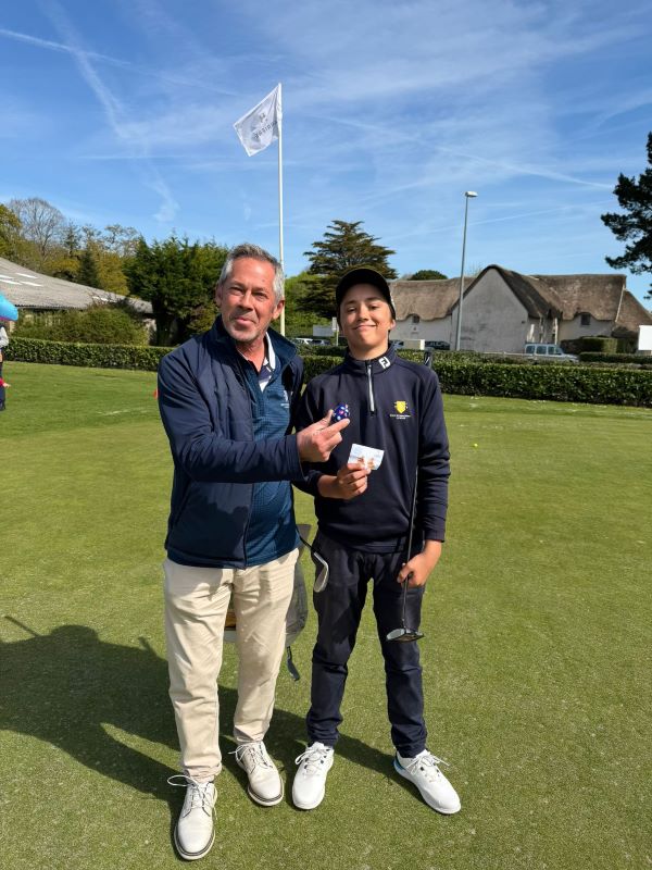 Jean-Louis LUCAS récompense Malo pour son superbe putt !